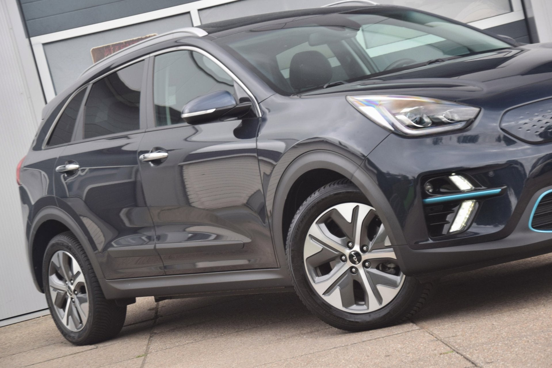 Kia E-Niro DynamicPlusLine 64 kWh OPENDAK/WARMTEPOMP/STOELVE, Auto's, Kia, Gebruikt, Zwart, 1712 kg, 174 min