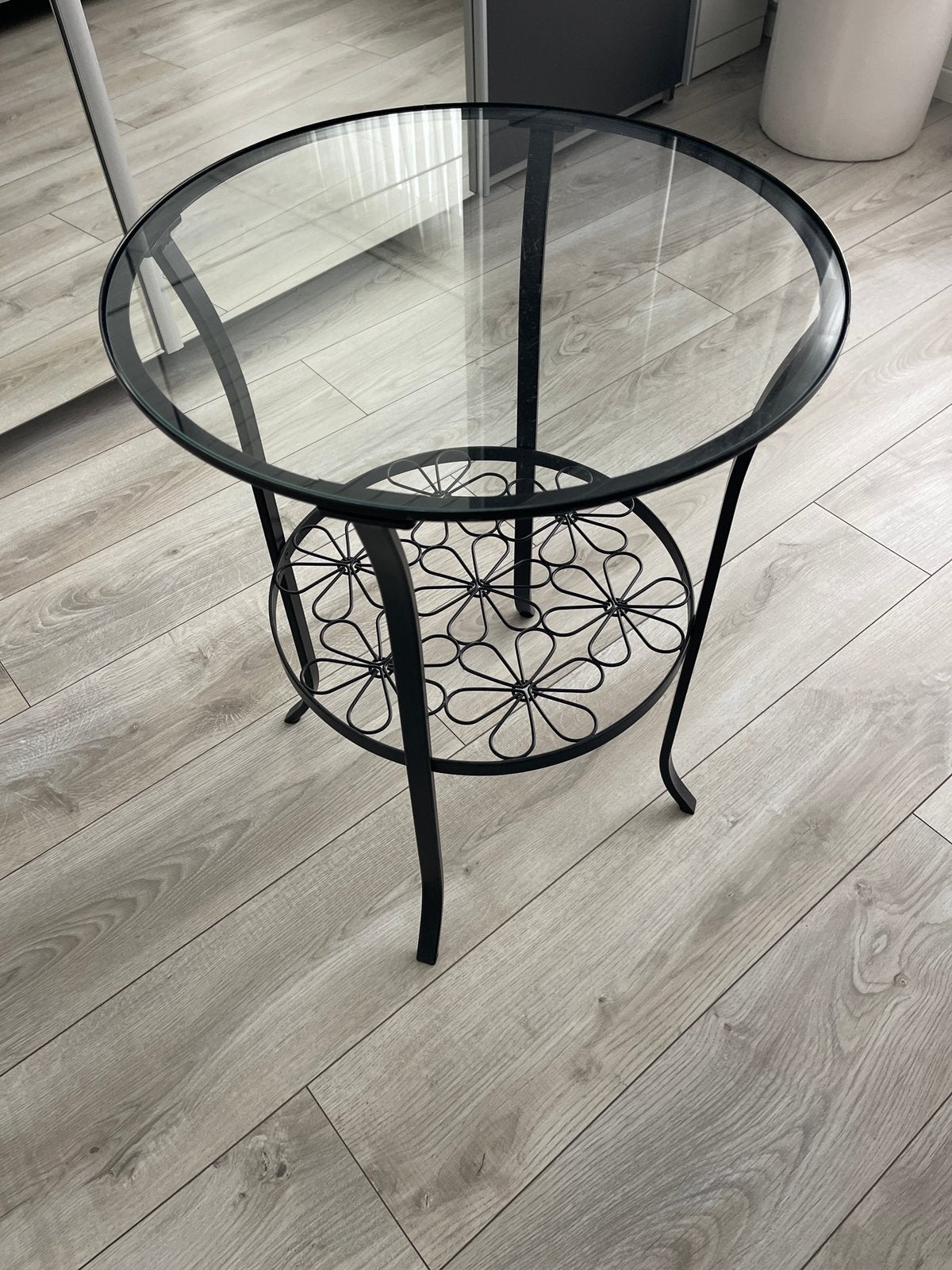 IKEA KLINGSBO glazen bijzettafel met zwart metalen frame, Huis en Inrichting, Ophalen, Minder dan 55 cm, Rond, 60 cm of meer