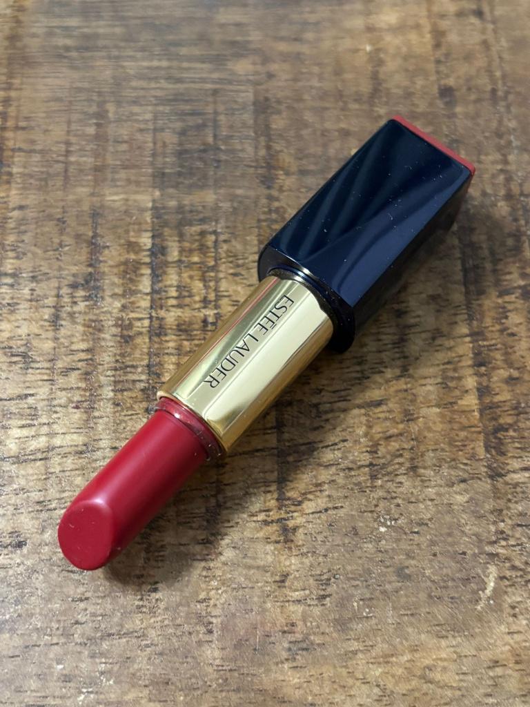 Estee Lauder Envy Lipstick Matte 330 Decisive Poppy, Lippen, Ophalen of Verzenden, Zo goed als nieuw, Make-up