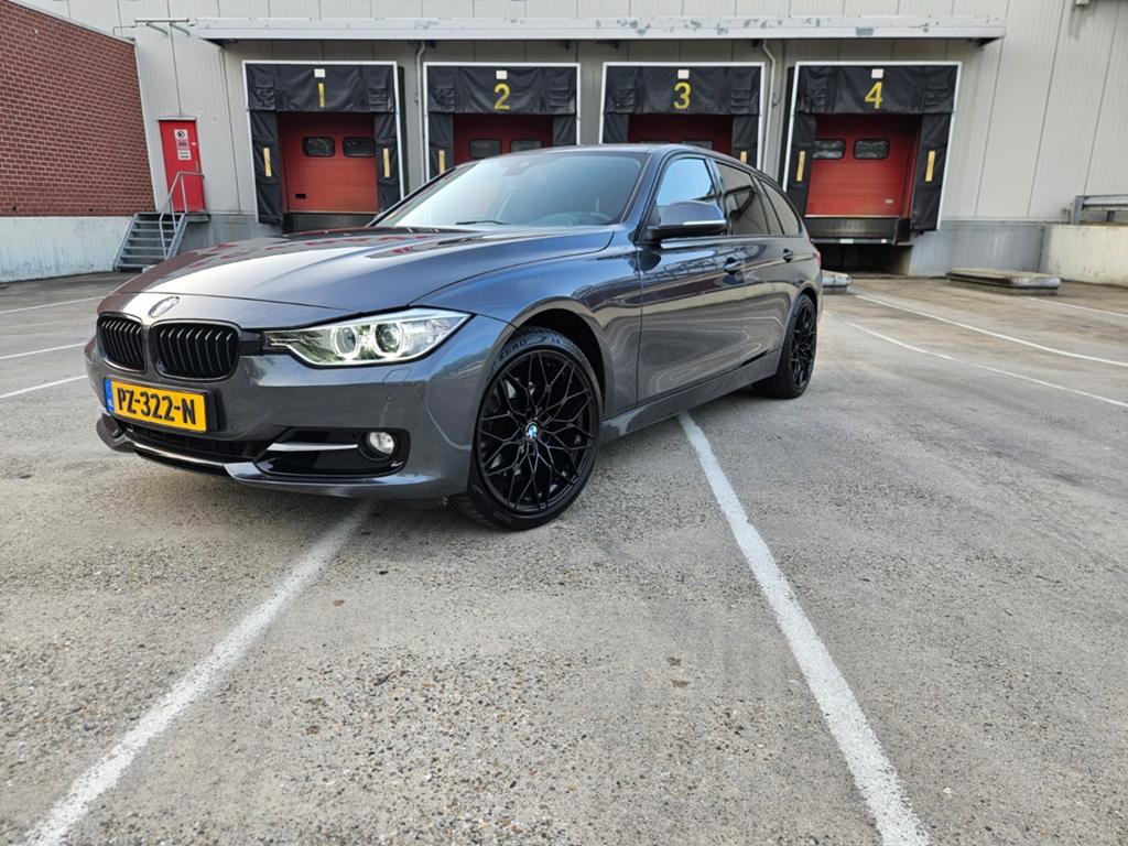 BMW 3-Serie 3.0 330D Xdrive Touring AUT 2014 Grijs, Auto's, Automaat, 1800 kg, 2993 cc, 258 pk