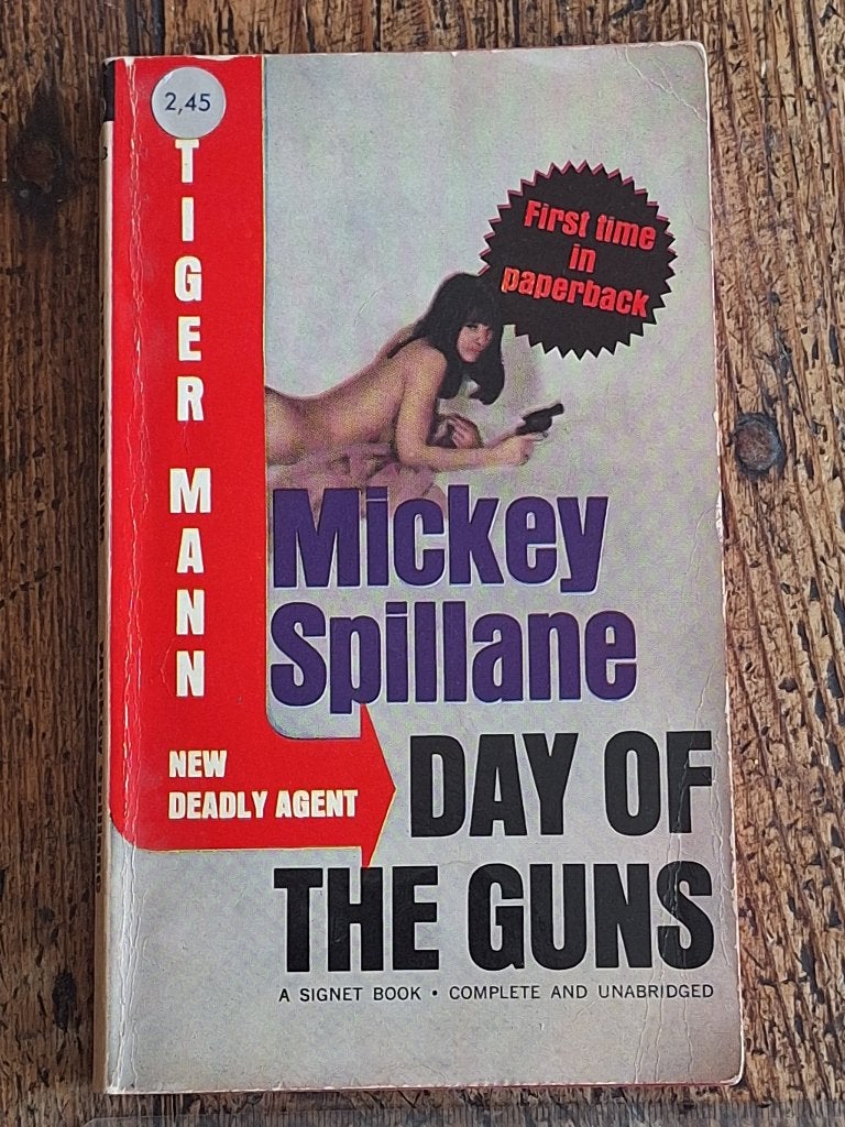 Mickey Spillane - Day of the Guns (Paperback) Eerste druk, Boeken, Ophalen of Verzenden, Gelezen, Mickey Spillane