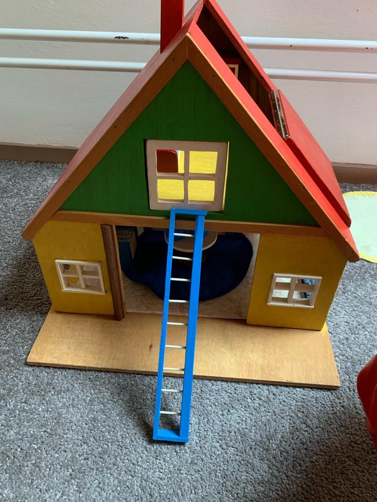 Leuk vintage groot houten poppenhuis met veel accessoires, Ophalen, Poppenhuis