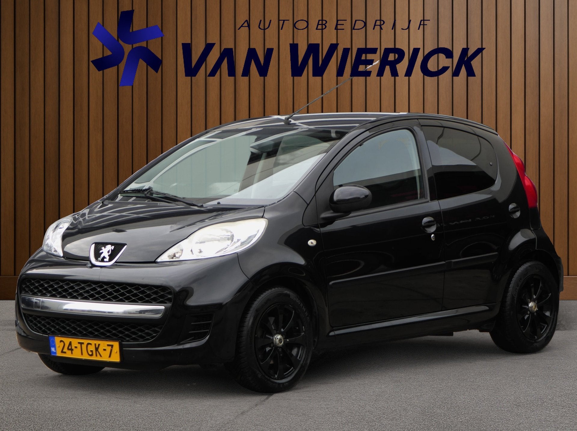 Peugeot 107 1.0-12V Black & Silver 5-Deurs | Parkeersensoren, Auto's, Peugeot, Voorwielaandrijving, Euro 5, Gebruikt, Zwart