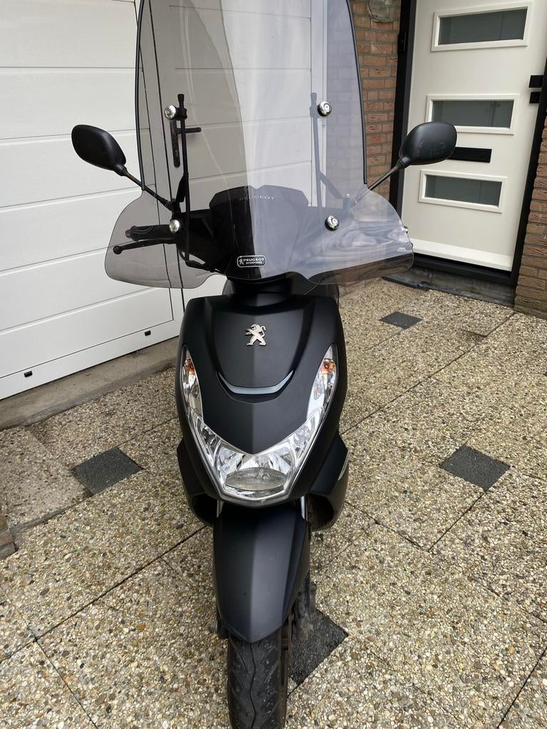 Peugeot Kisbee E5 black edition 45km/u, Fietsen en Brommers, Ophalen, Gebruikt, Overige modellen, Maximaal 45 km/u