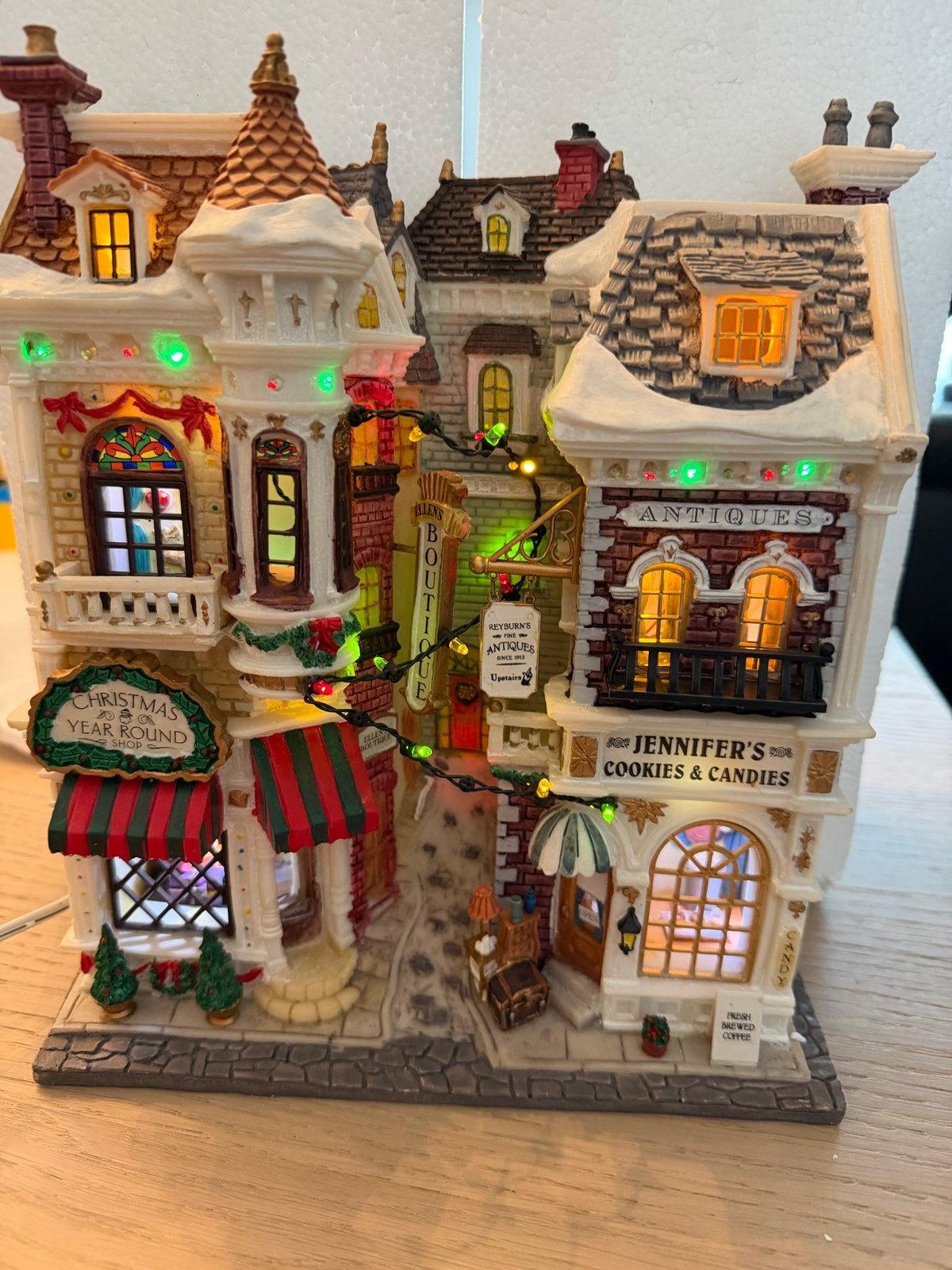 Lemax façade Jennifer cookies, Diversen, Kerst, Ophalen of Verzenden, Zo goed als nieuw