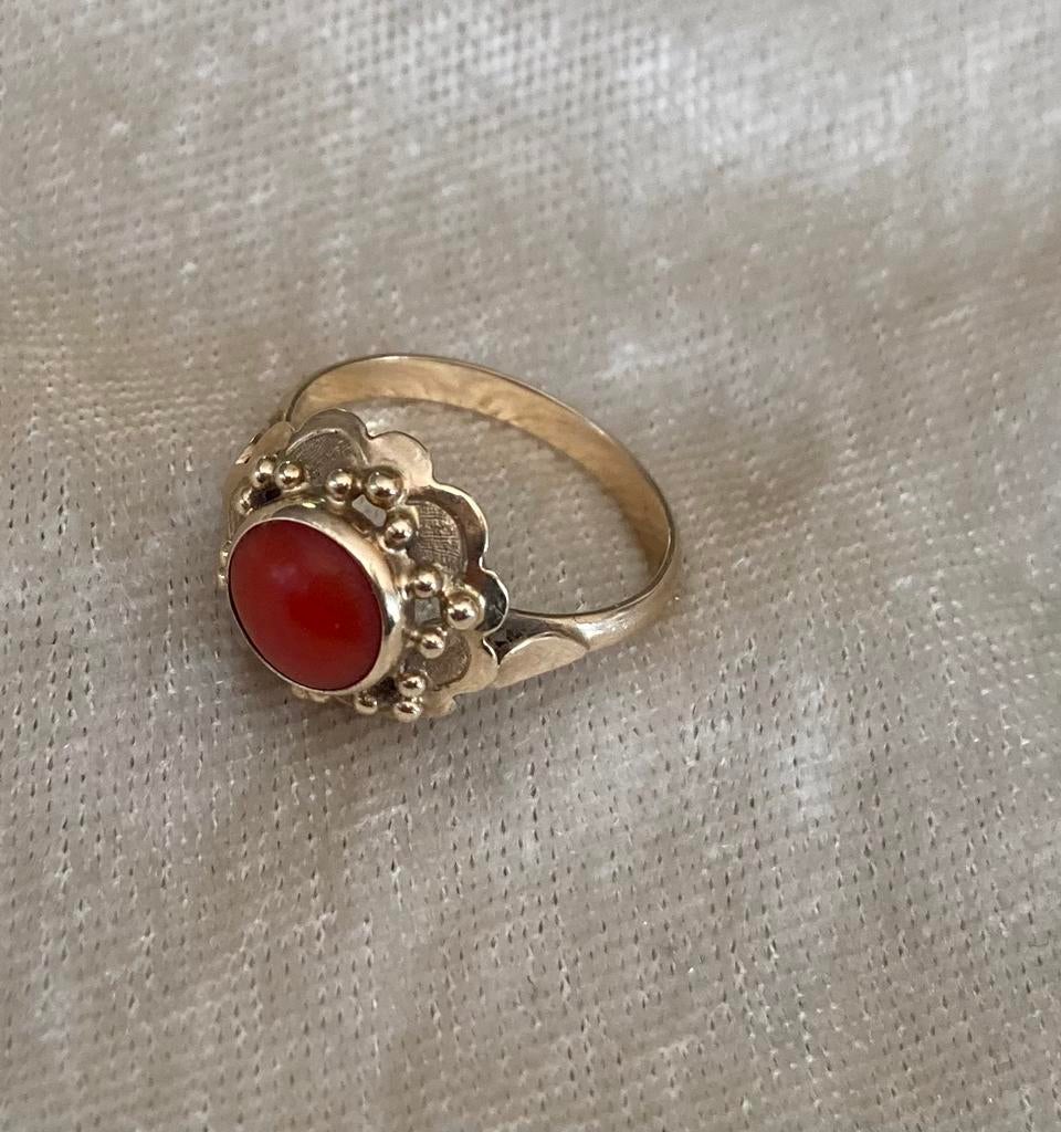 Gouden ring met bloed koraal 14k, Sieraden, Tassen en Uiterlijk, Ophalen, Zo goed als nieuw, 17 tot 18, Dame