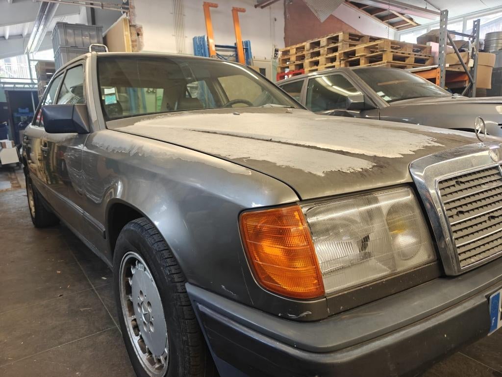 Mercedes-Benz 300E Benzine Aut. 1985 – Uniek roestvrij Basis, Auto's, Automaat, 1340 kg, 179 pk, Bedrijf