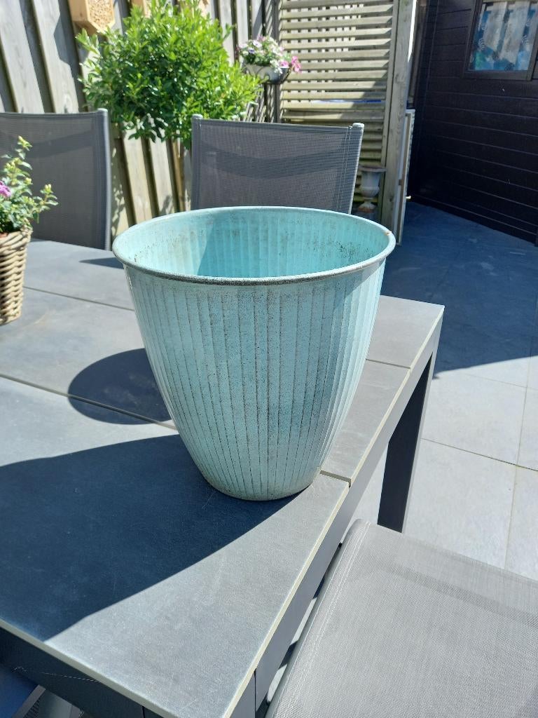 Bloempotten voor buiten 2 stuks, Tuin en Terras, Bloempotten, Gebruikt, Rond, Minder dan 40 cm, Metaal