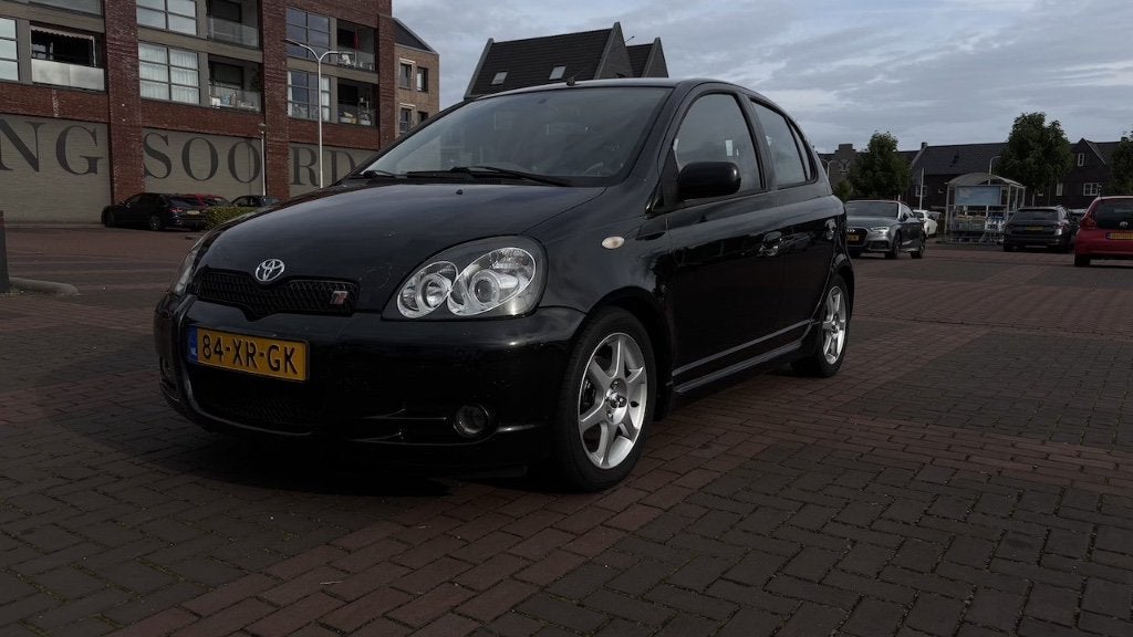 Toyota Yaris 1.5 16V Vvti 5DR T Sport 2001 Zwart, Auto's, Toyota, Voorwielaandrijving, 4 cilinders, Zwart, 14 km/l
