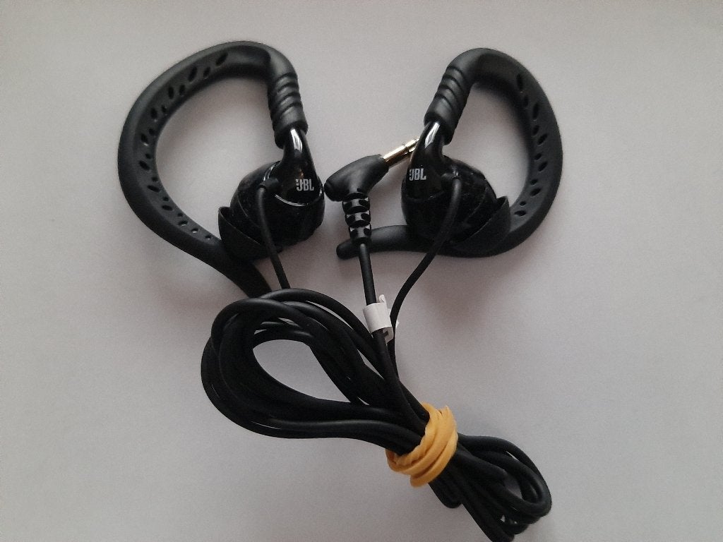 JBL Focus 100 bedrade sportoortjes, Ophalen of Verzenden, Zo goed als nieuw, Zwart, JBL