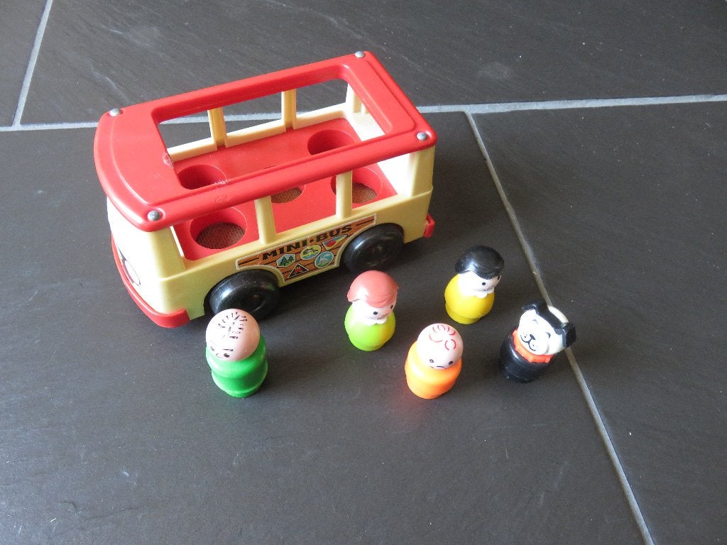 Fisher price minibus, vintage, met 5 popjes, mooie stickers, Ophalen of Verzenden, Gebruikt, Speelset