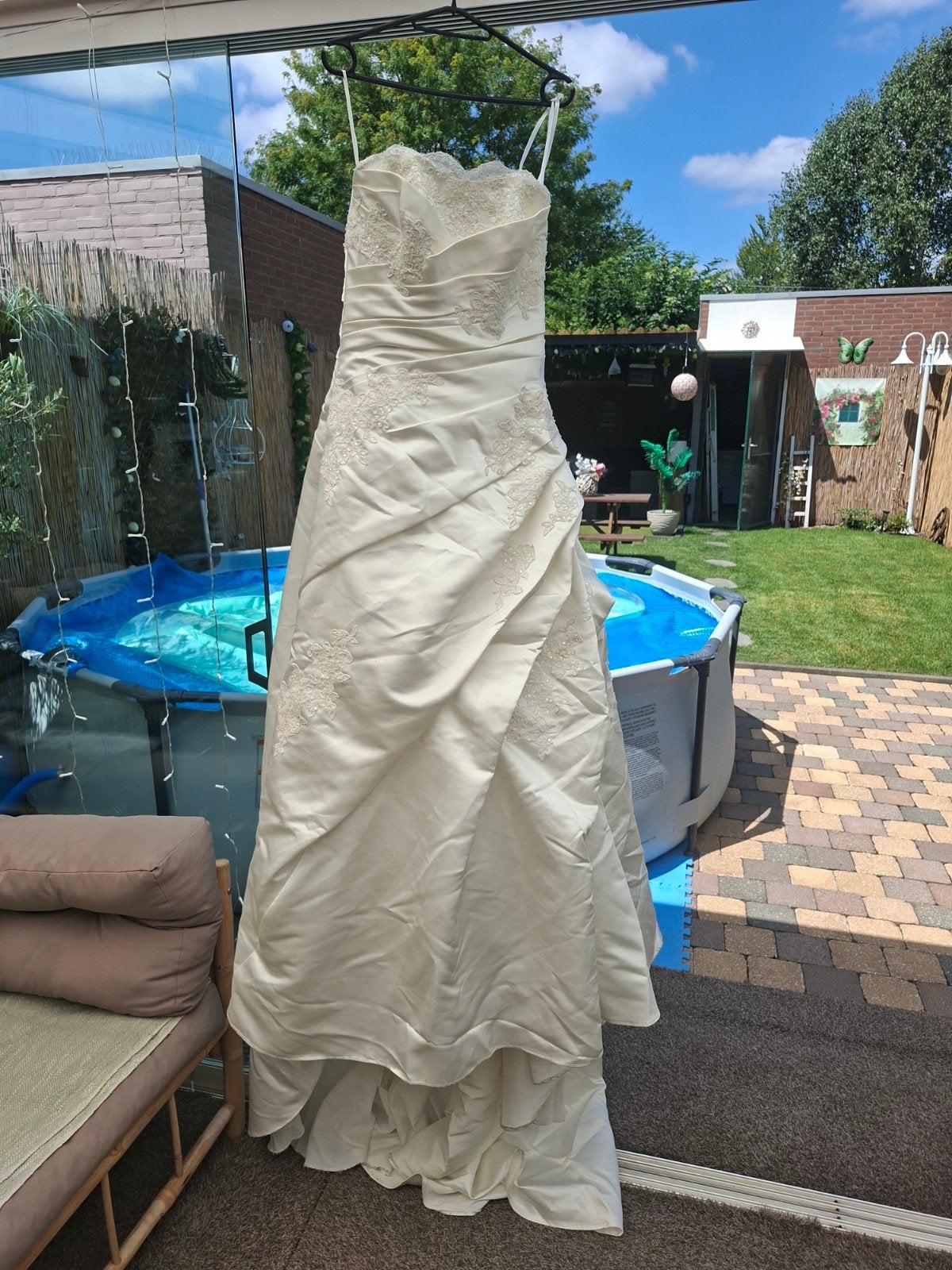 Prachtige trouwjurk met sluier en hoepelrok, Trouwjurk, Wit, Ophalen of Verzenden, Onbekend