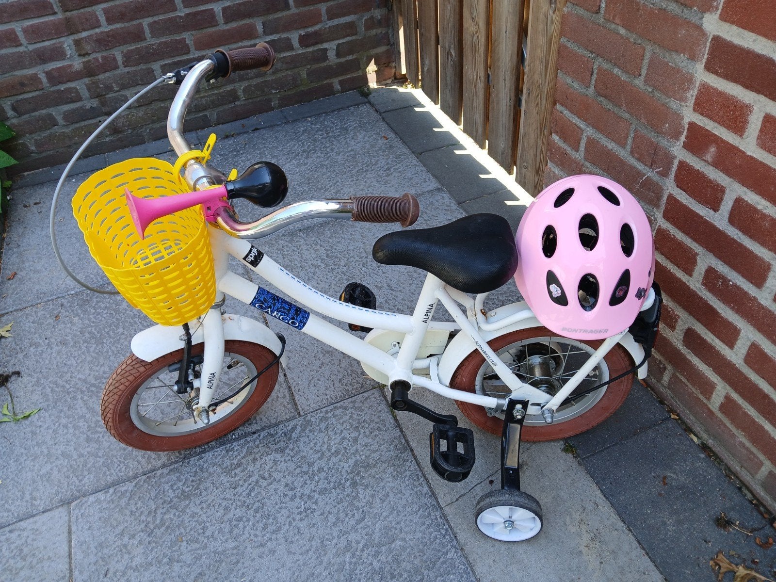 12 inch meisjesfiets, Fietsen en Brommers, Fietsen | Kinderfietsjes, Ophalen of Verzenden, Gebruikt, Minder dan 16 inch, Zijwieltjes