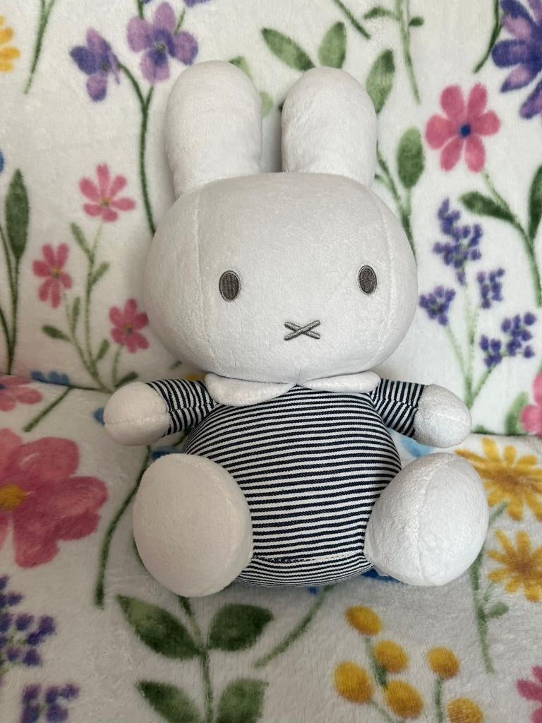 Nijntje knuffel met belletje in buik, Ophalen of Verzenden, Zo goed als nieuw, Konijn