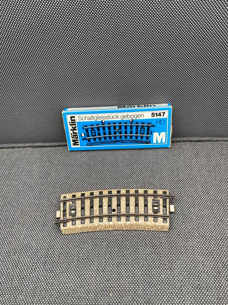 Märklin Schakelaar gebogen 5147 HO, Hobby en Vrije tijd, Modeltreinen | H0, Wisselstroom, Gebruikt, Rails, Ophalen of Verzenden