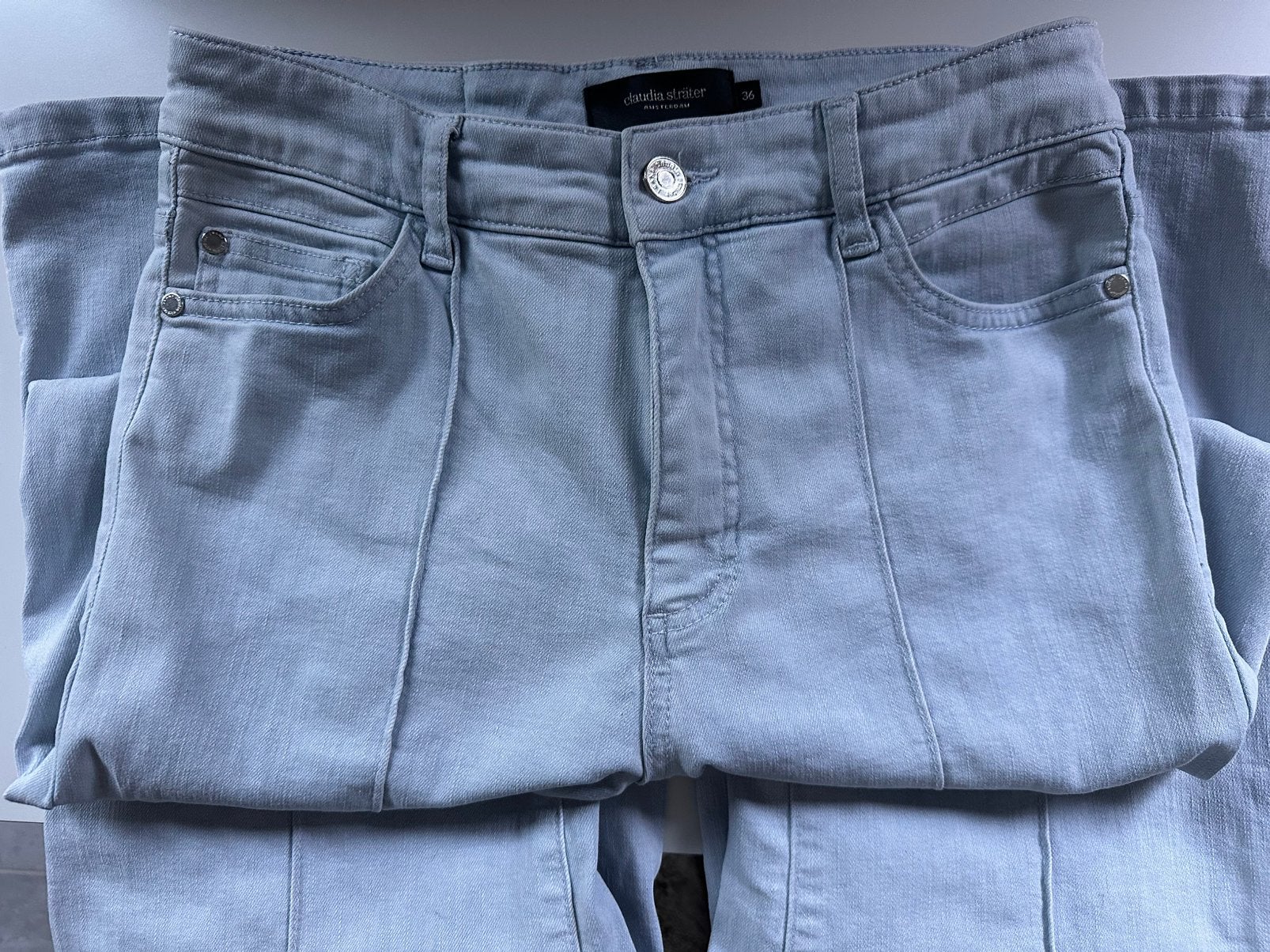 High waisted flared jeans met lichte wassing, Ophalen of Verzenden, Zo goed als nieuw, Blauw, W28 - W29 (confectie 36)
