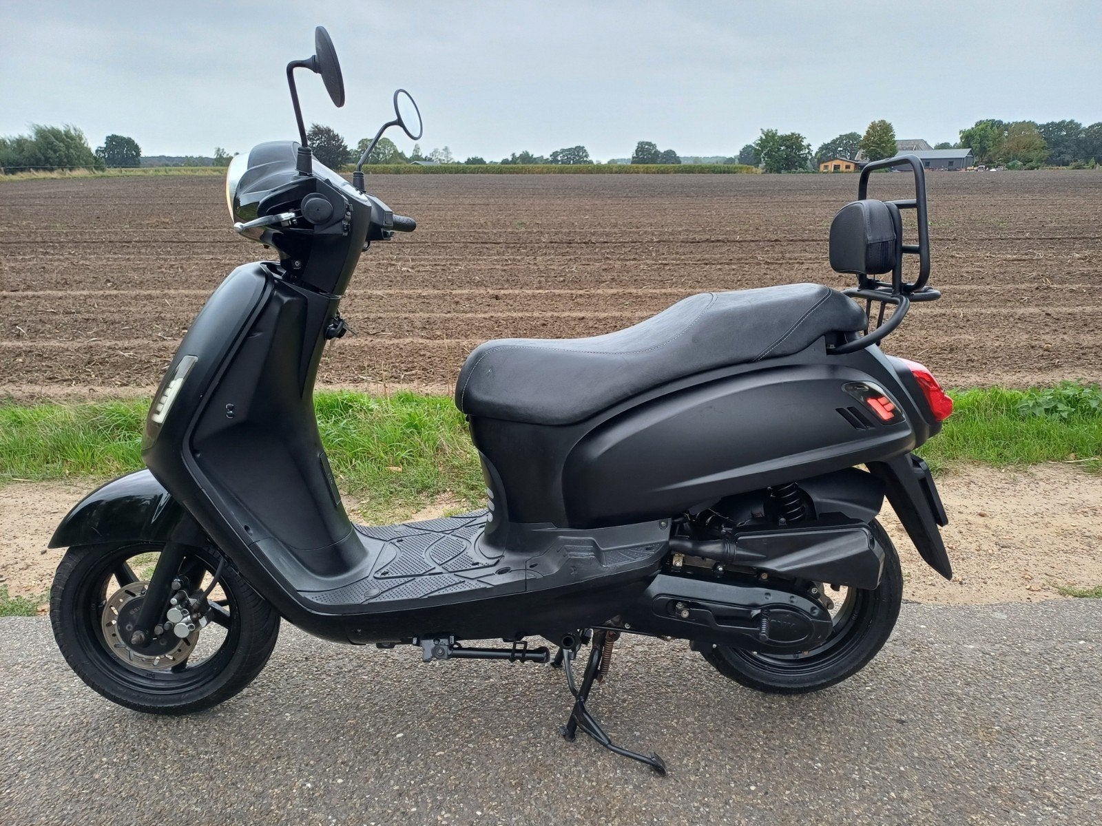 Sym Fiddle II 2021 45km/u  Full Black !, Fietsen en Brommers, Maximaal 45 km/u, Ophalen of Verzenden, Zo goed als nieuw, Benzine