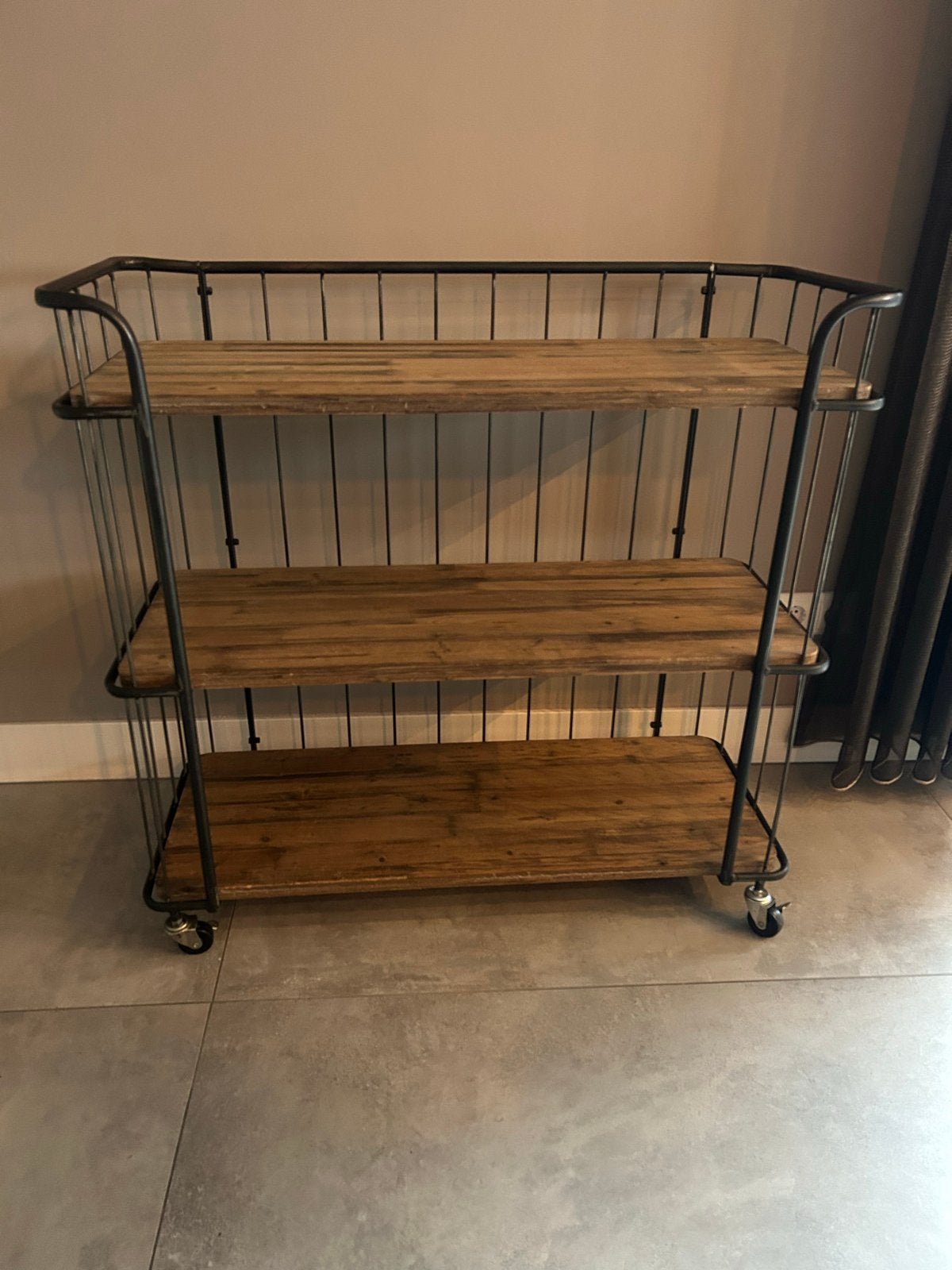 Industriële trolley met 3 houten planken, Ophalen, Gebruikt
