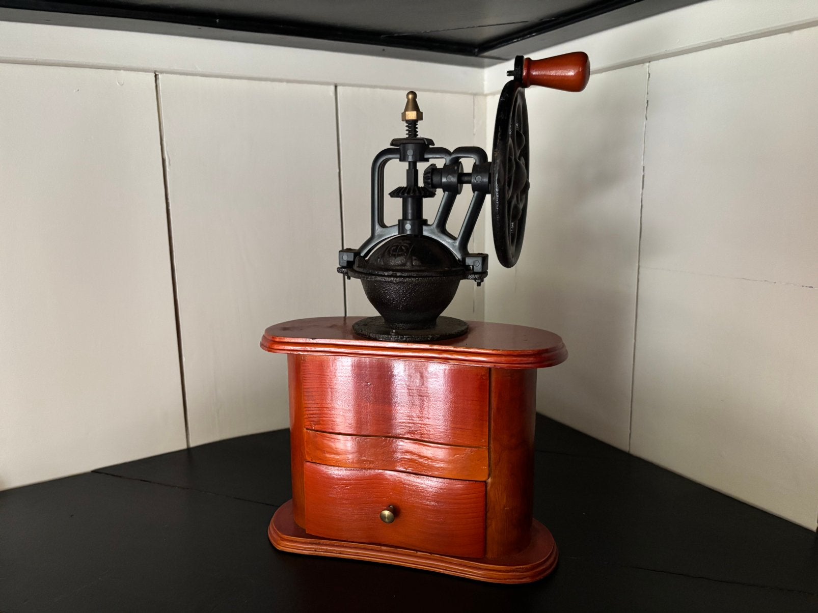 Vintage koffiemolen NIEUW! Gietijzer & hout (nog 35 stuks), Ophalen of Verzenden, Nieuw, Metaal, Vintage
