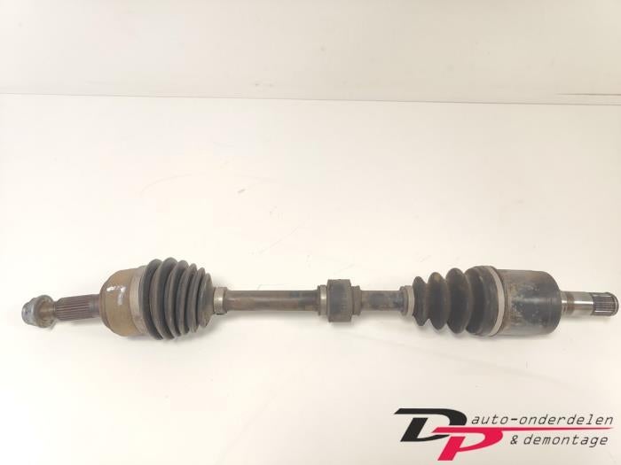 Aandrijfas links-voor van een Mazda 6