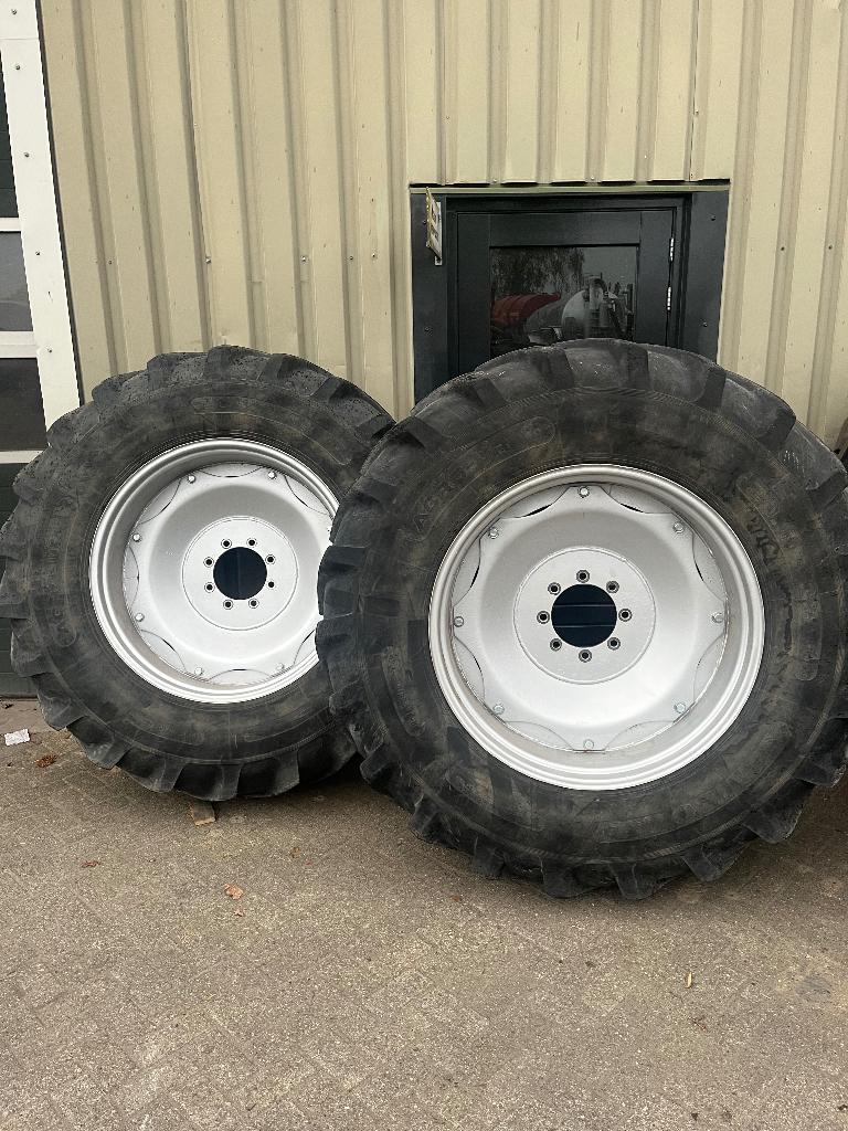 20.8R38 met velg (grote ZF steek) 8 gaats, Ophalen