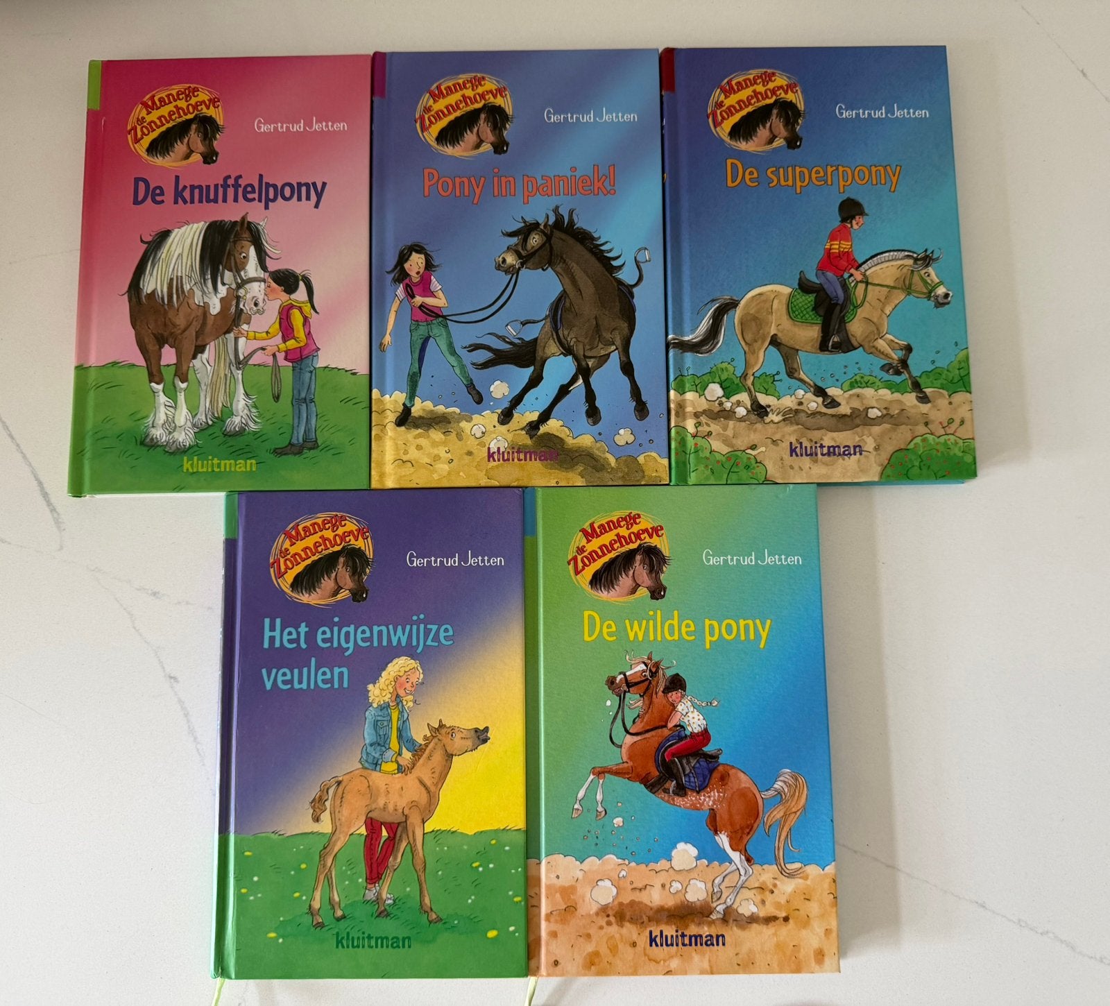 Manege de Zonnehoeve boeken 5 stuks, Ophalen of Verzenden, Zo goed als nieuw, Fictie algemeen