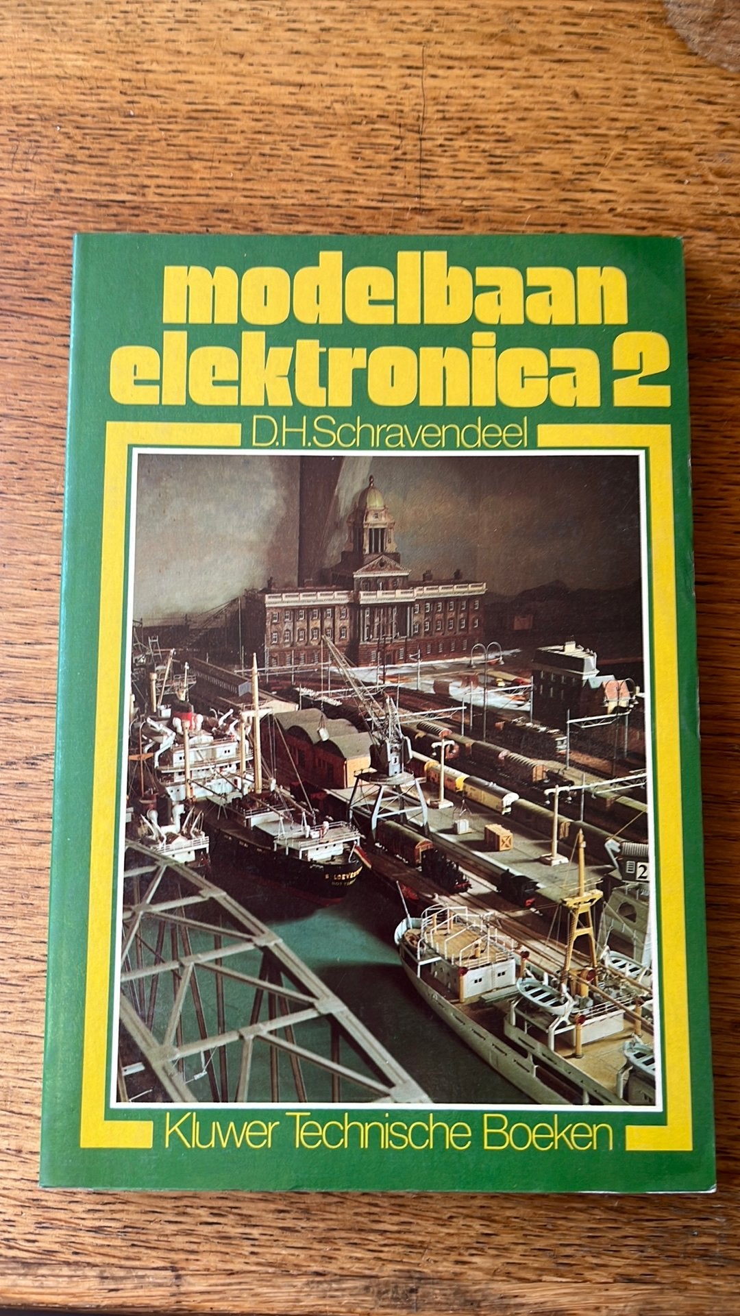 Modelbaan elektronica 2 - D.H. Schravendeel, Ophalen of Verzenden, Gelezen, Elektrotechniek
