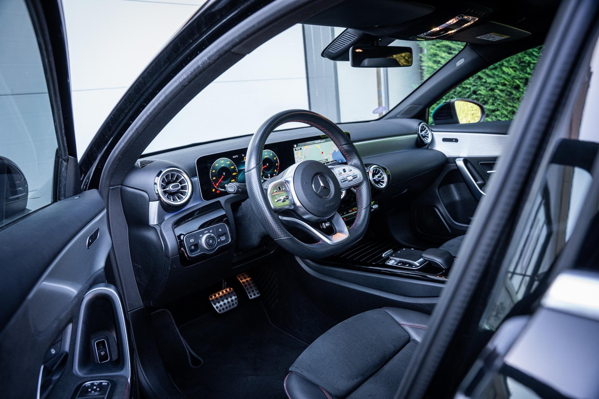 Mercedes-Benz A-klasse 200 AMG Launch Edition |Pano-dak|Sfee, Dealer onderhouden, Gebruikt, 4 cilinders, Leder en Stof