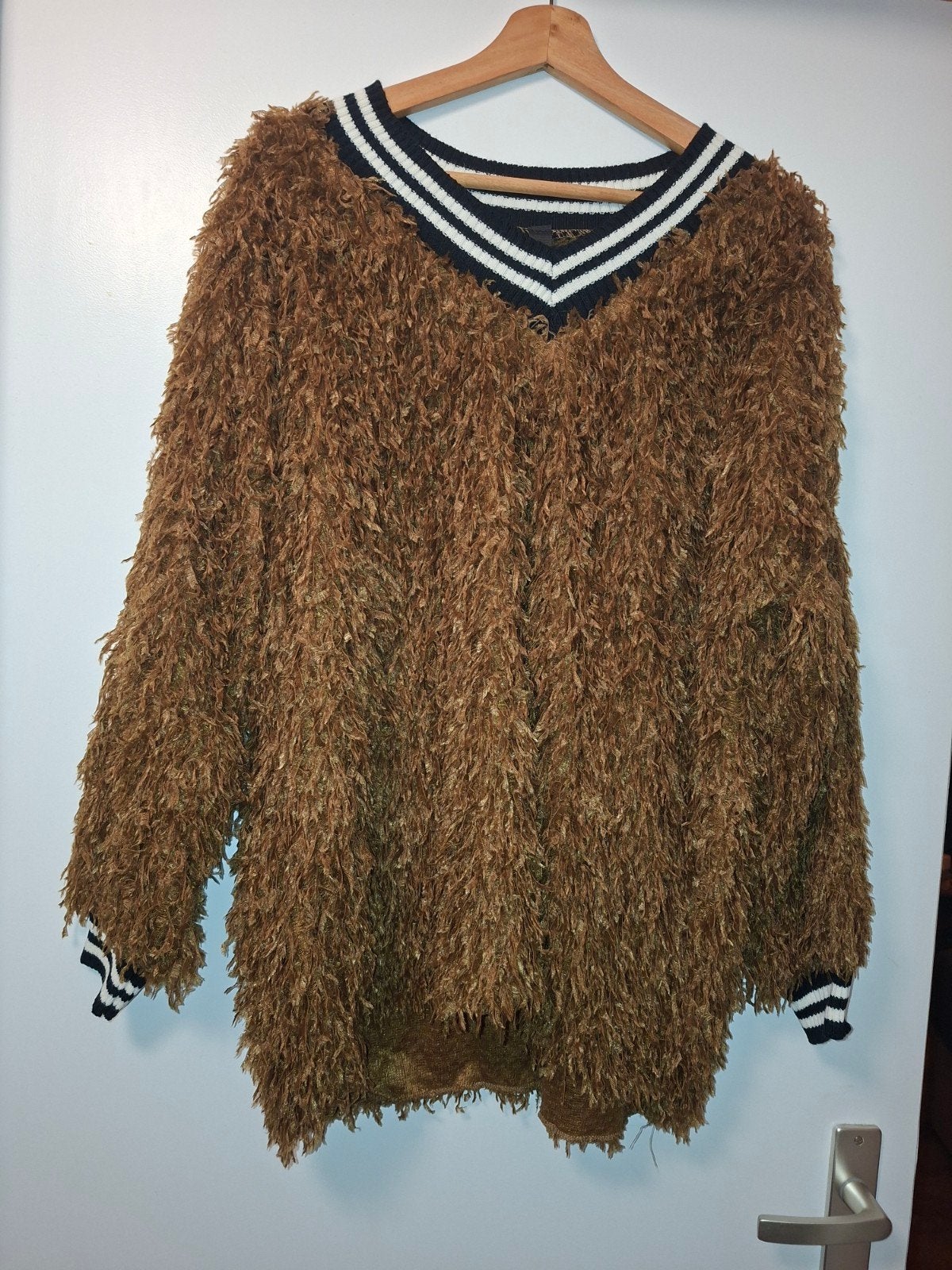 Unieke harige / shaggy trui in camel / bruin met sportieve s, Ophalen of Verzenden, Nieuw, Bruin, Trui of Vest