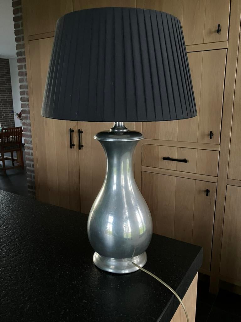Grote tafellamp van zuiver tin, Huis en Inrichting, Lampen | Tafellampen, Ophalen of Verzenden, Zo goed als nieuw, Minder dan 50 cm