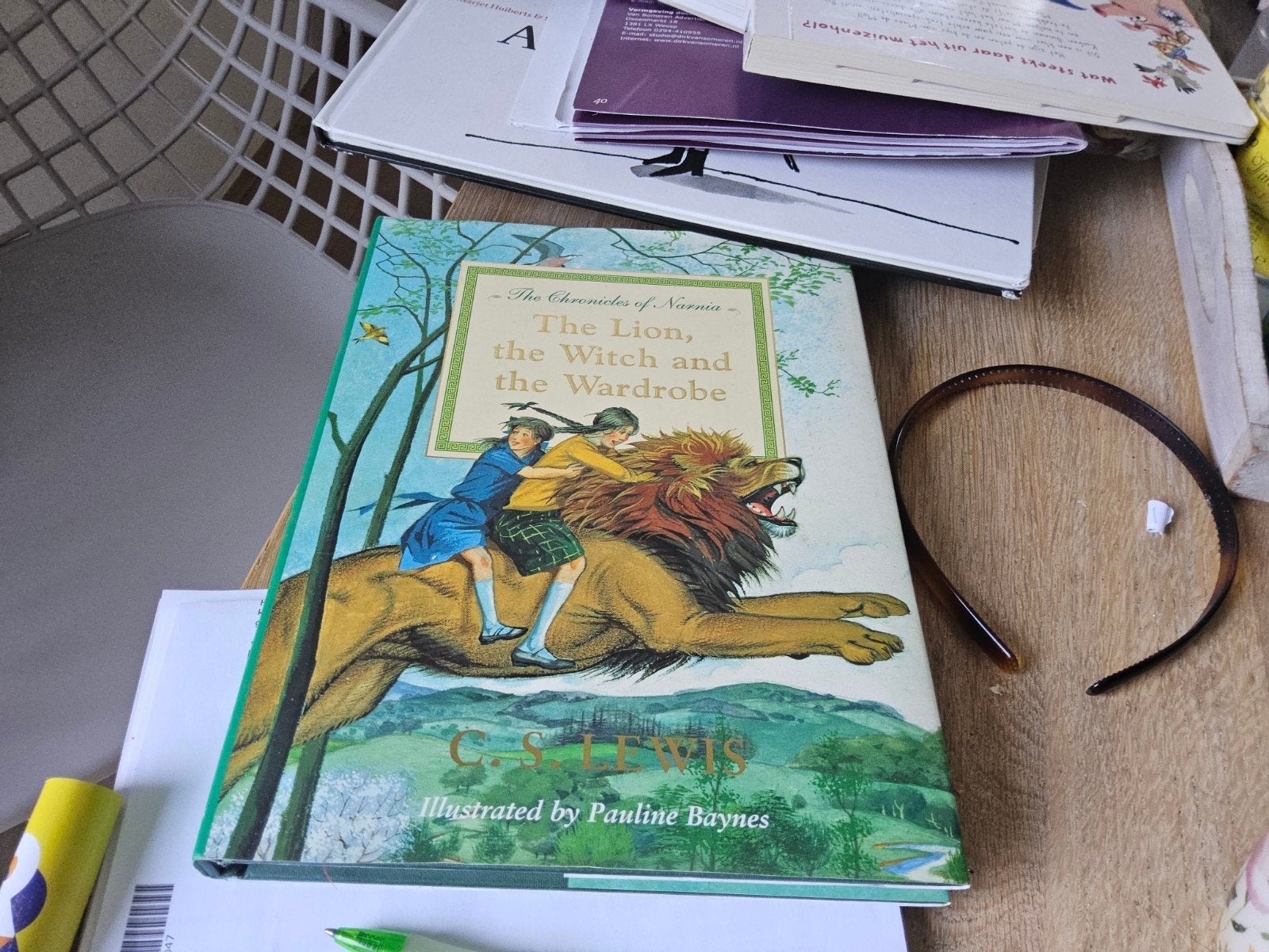 Het betoverende Narnia: De Leeuw, de Heks en de Kleerkast, Ophalen of Verzenden, Zo goed als nieuw, C.S. Lewis