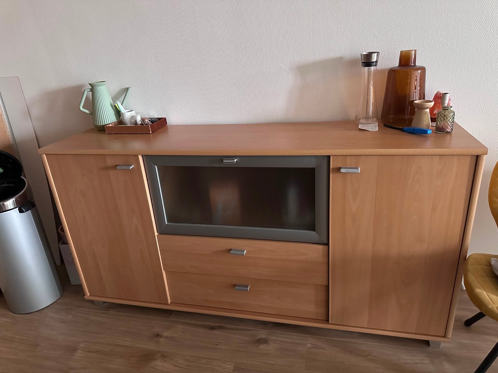 Modern Dressoir met Glazen Deur en Lades, Ophalen, Gebruikt, 150 tot 200 cm, Met lade(s)