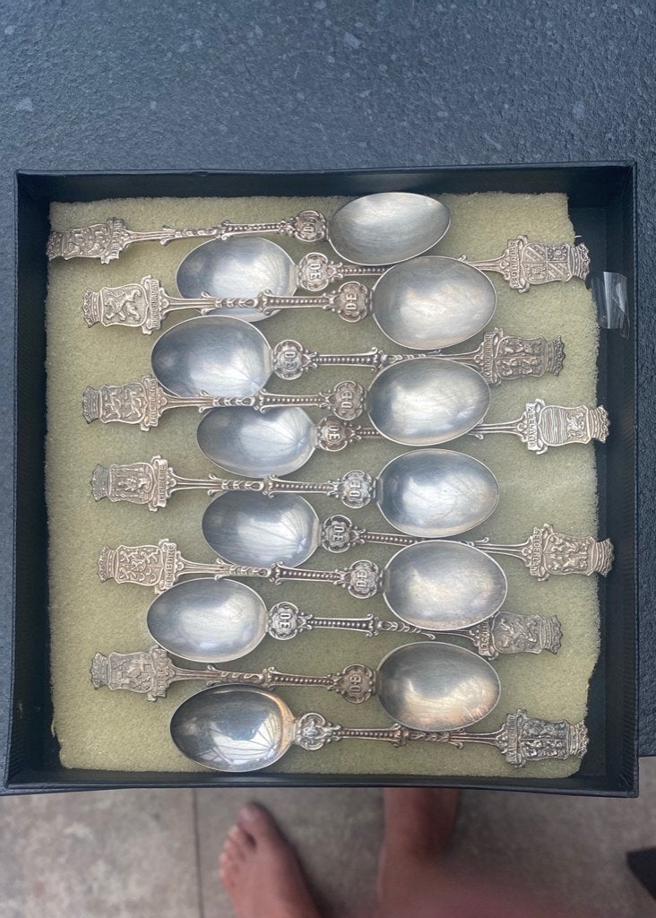 set van 12 verzilverde lepeltjes, Ophalen