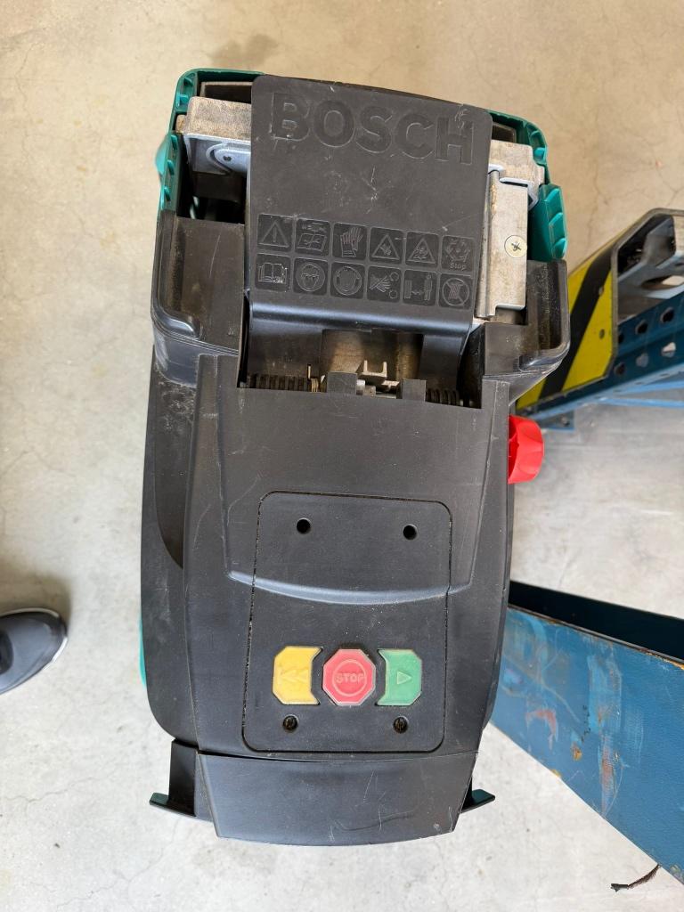 Bladversnipperaar / takken hakselaar BOSCH AXT 25D, Ophalen, Gebruikt, BOSCH, Met opvangbak
