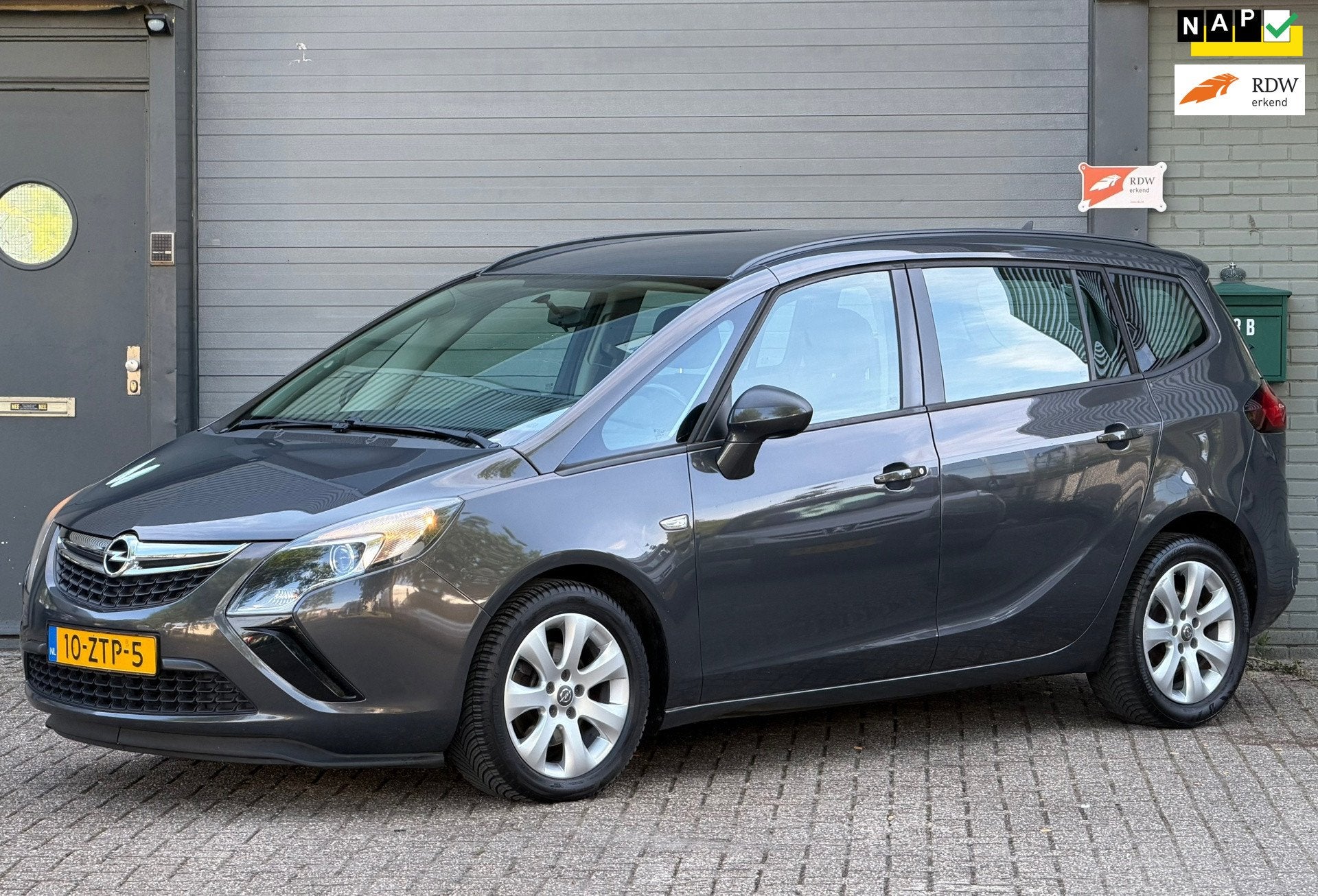 Opel Zafira Tourer 2.0 CDTI Business+, Voorwielaandrijving, Euro 5, Zwart, 4 cilinders