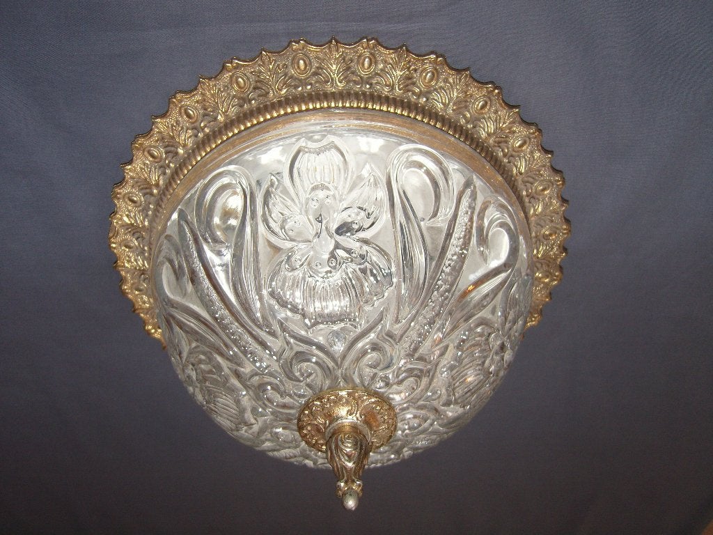 Oude plafonniere met bewerkte glaskap messing rand en rozet, Ophalen of Verzenden