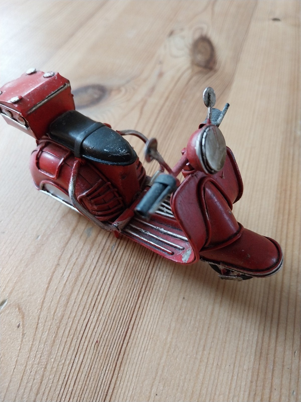 Decoratieve Vespa Scooter Model - Rood Metaal, Overige merken, Gebruikt, 1:50 of kleiner, Overige typen