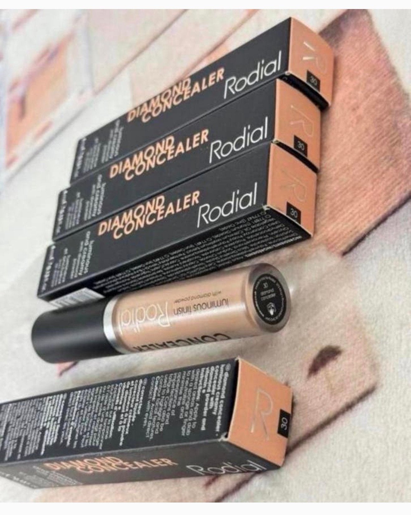 Rodial Diamond Liquid Concealer, Shade 30 make-up beige tint, Ogen, Beige, Nieuw, Ophalen of Verzenden