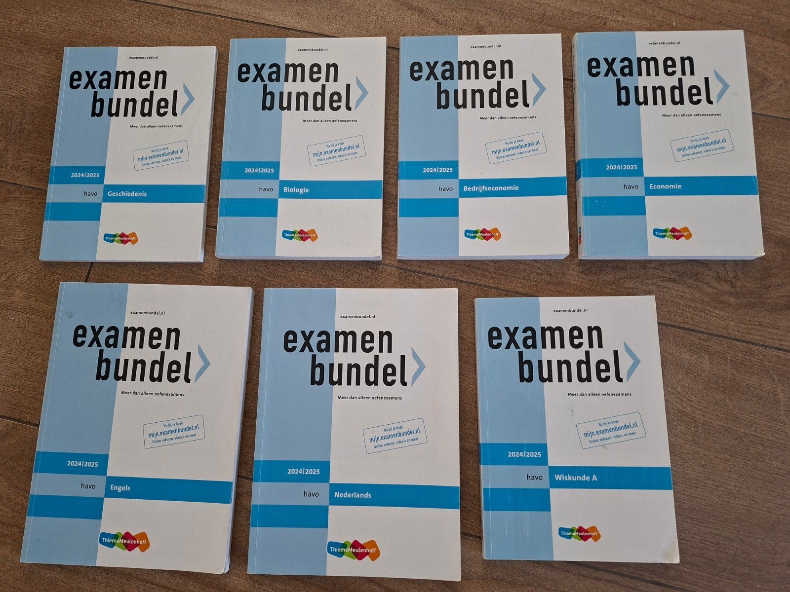 Examenbundels 2024/2025. Diverse vakken., Ophalen, Zo goed als nieuw