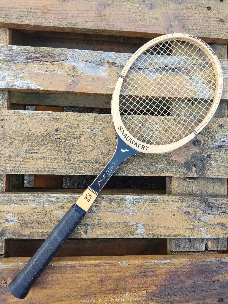 Jaren 70 Snauwaert John Newcombe tennisracket, Sport en Fitness, L4, Zo goed als nieuw, Racket, Ophalen