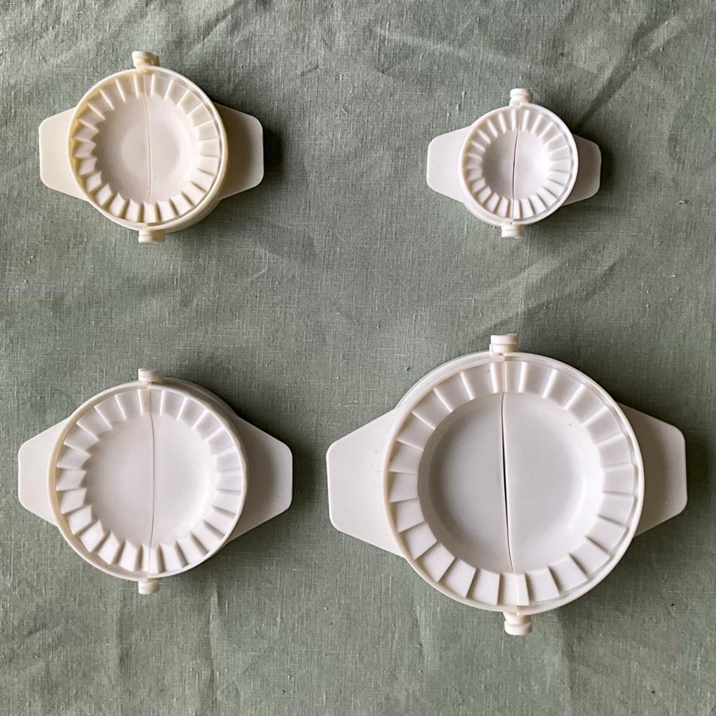 Set van 4 ravioli-, pei of dumpling makers, pasta deegvormen, Overige typen, Kunststof, Ophalen of Verzenden, Zo goed als nieuw