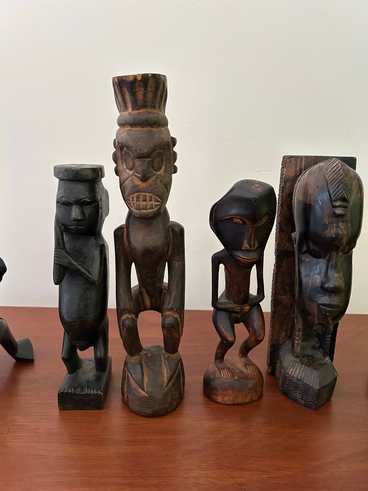 Verzameling van 7 Afrikaanse houten beelden oa van ebbenhout, Antiek en Kunst, Hout, Bruin, Afrika, Ophalen of Verzenden