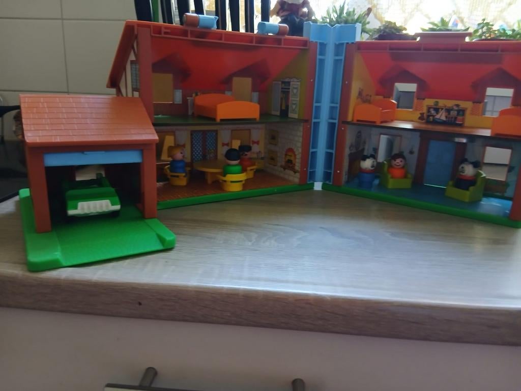 Vintage Fisher-Price Poppenhuis met Garage en Figuren, Kinderen en Baby's, Speelgoed | Poppenhuizen, Ophalen of Verzenden