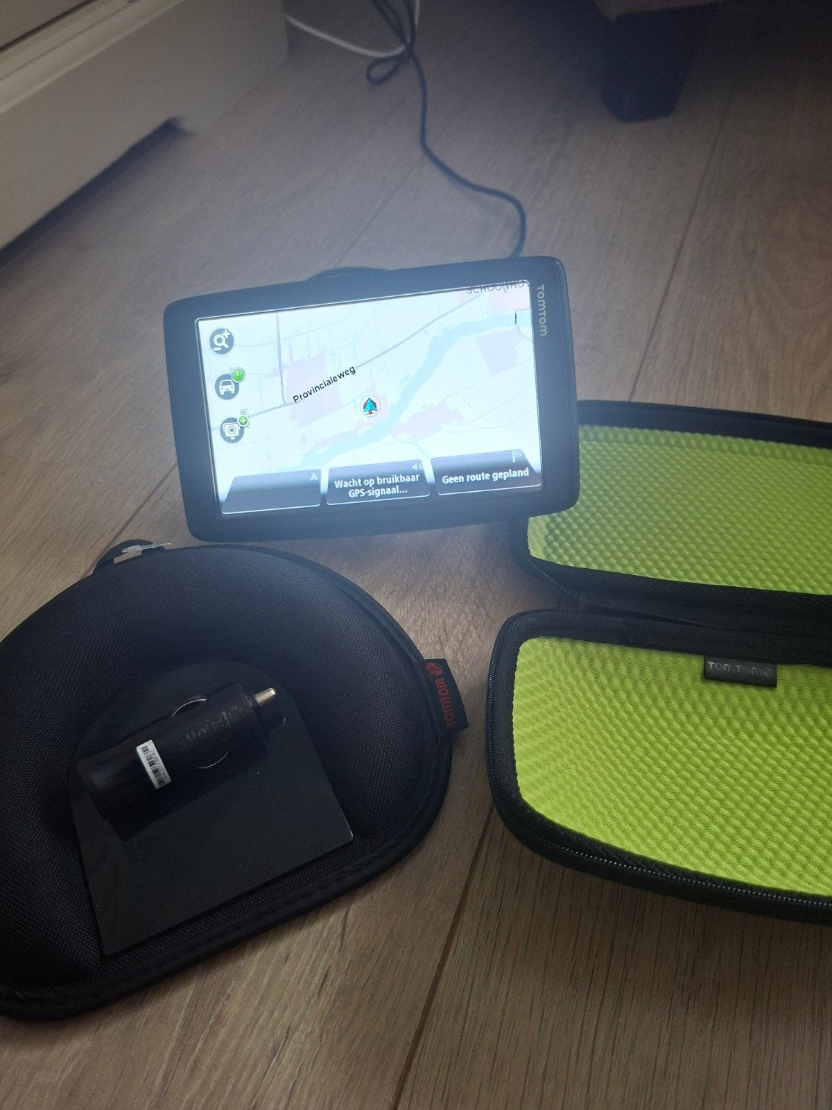 TomTom navigatiesysteem met accessoires en hoes, Ophalen of Verzenden, Zo goed als nieuw