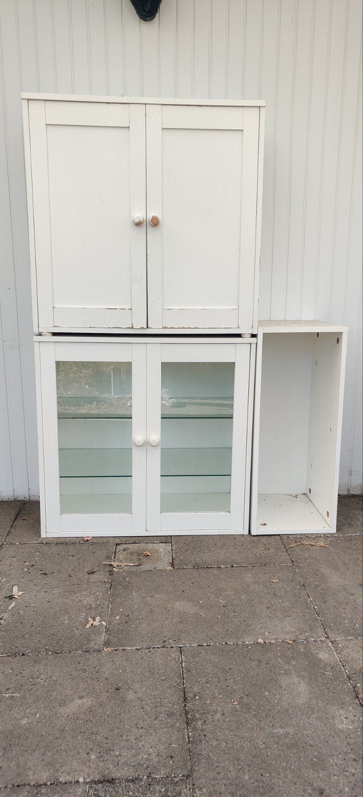 Witte kast met deuren (onder dicht en boven glas), Glas, 150 tot 200 cm, 25 tot 50 cm, Gebruikt