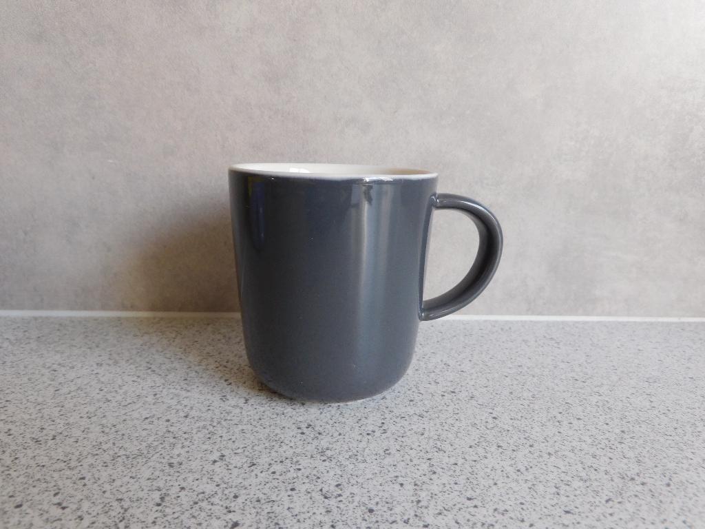 Mok 130 ml. New Bone China Chicago Antraciet Hema, Ophalen of Verzenden, Zo goed als nieuw, Overige stijlen, Kop(pen) en/of Schotel(s)