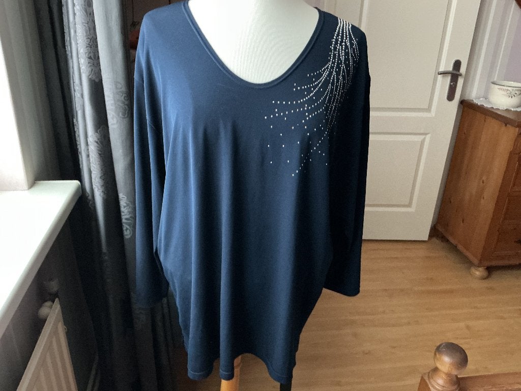 Donkerblauwe runiek met steentjes van magna. Maat 52-54, Blauw, Blouse of Tuniek, Ophalen of Verzenden, Magna