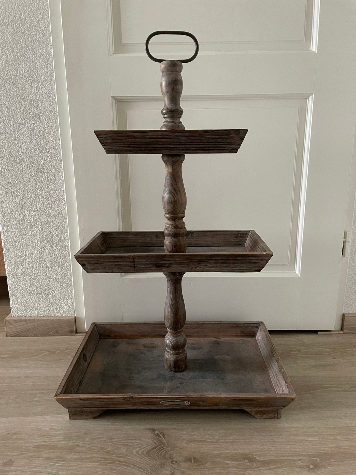 Grote houten etagère, blikvanger met 3 lagen, Etagère, Demontabel, Ophalen of Verzenden, Zo goed als nieuw