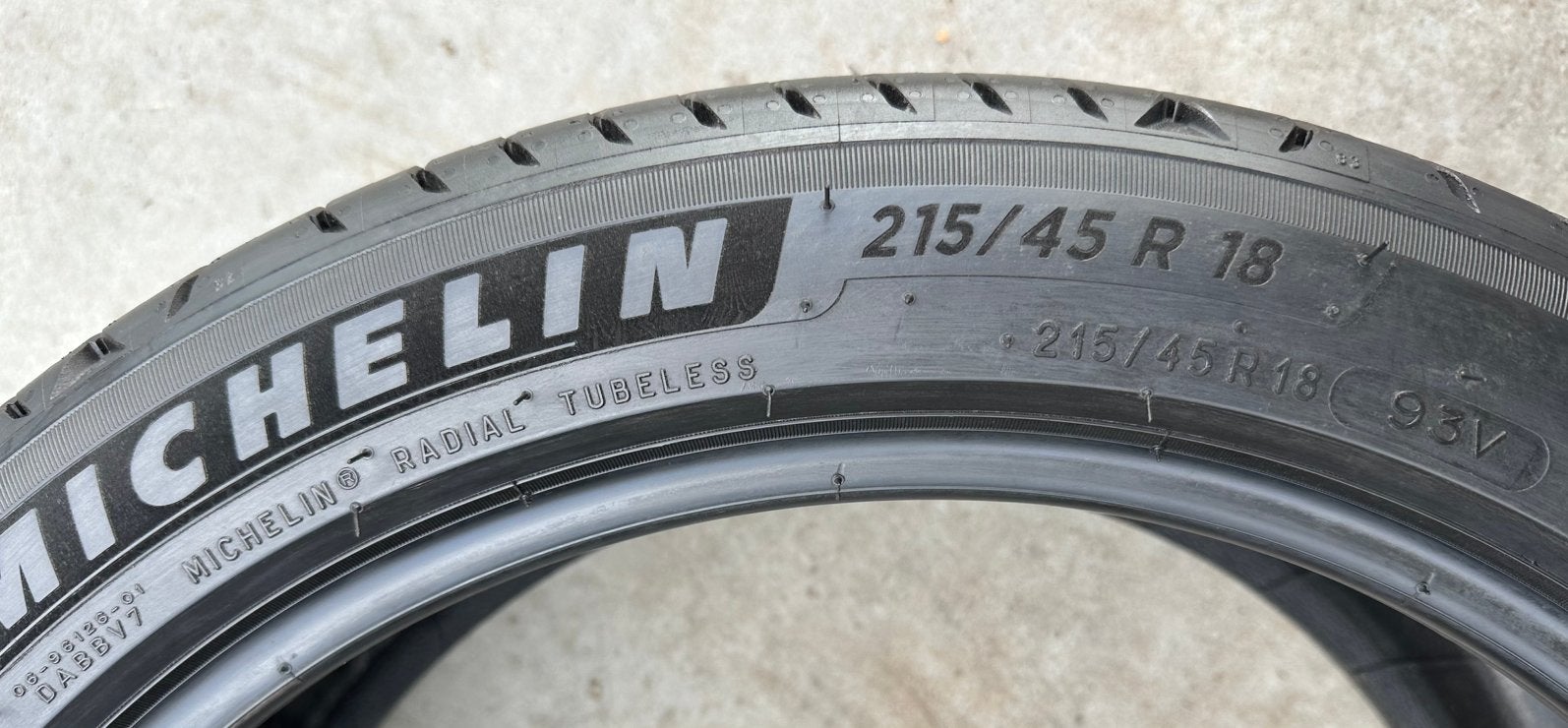 4 Stuks Michelin 215 45 18 Zomerbanden Inclusief Montage, 18 inch, 215 mm, Nieuw, Ophalen of Verzenden