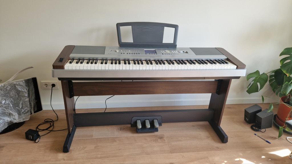Yamaha Portable Grand DGX-640 Digitale Piano + vaste pedalen, Muziek en Instrumenten, Keyboards, Ophalen, Gebruikt, 88 toetsen